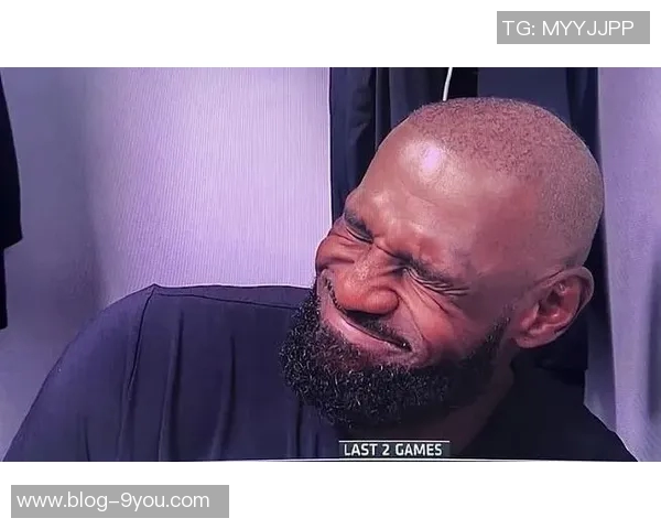 亚当斯边叫疼边偷瞄镜头ESPN配詹姆斯搞笑表情引发热议